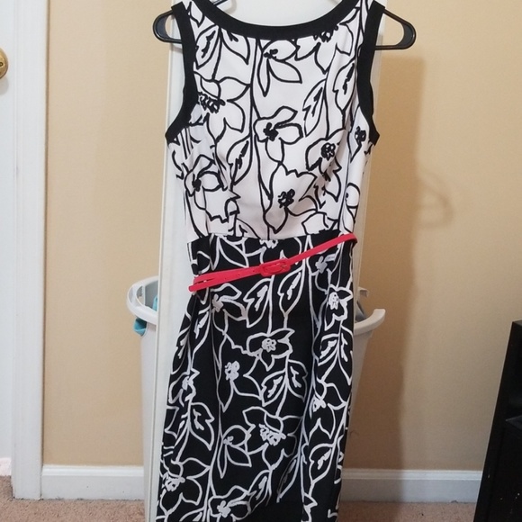 Cute dress - Picture 5 of 8